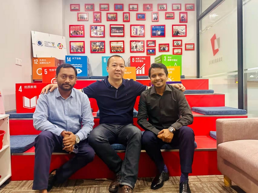 莱巍爵供应链副总经理费承先生在上海总部接见孟加拉分公司团队成员的到访 莱巍爵供应链副总经理费承先生在上海总部接见孟加拉分公司团队成员的到访