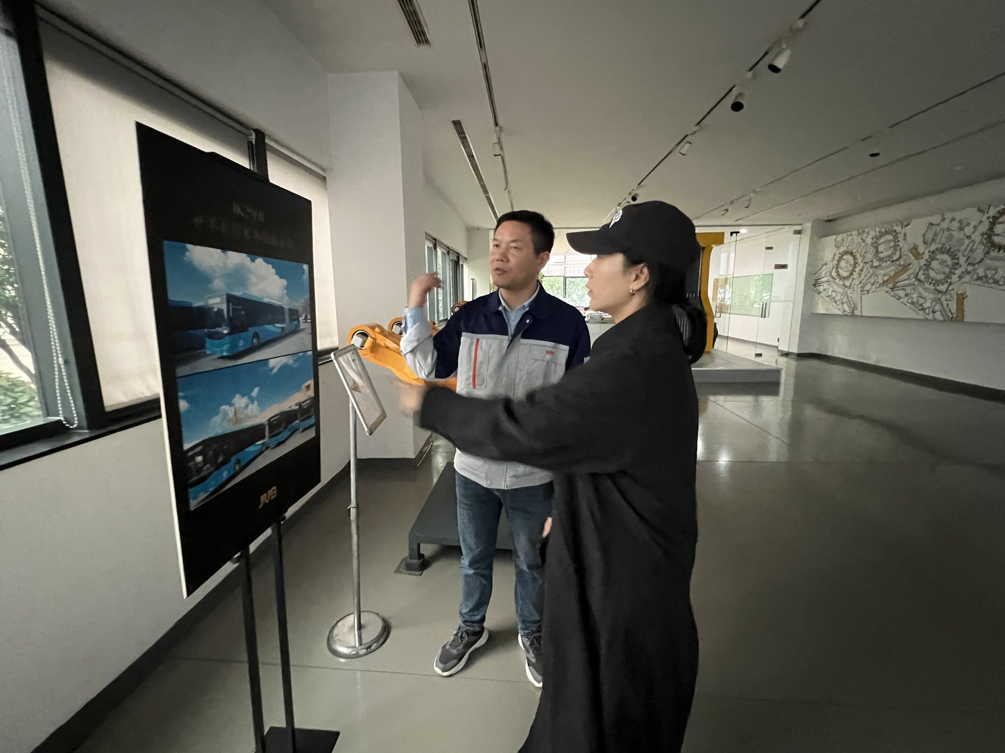 Leverage为全球客车铰接系统解决方案领导者伊卡路斯提供SA8000企业社会责任服务